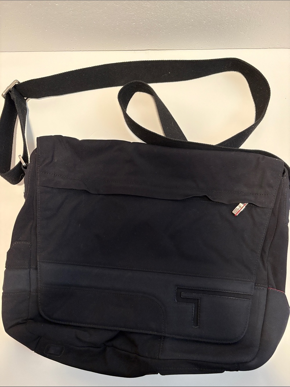 TUMI Black Men’s Messenger Bag - Classic Crossbody Carry